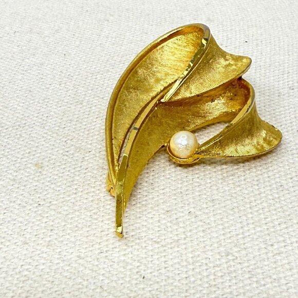 BSK Vintage Brooch MCM Mid-Century Classic Gold-Tone Faux‎ Pearl Signed - Picture 3 of 9
